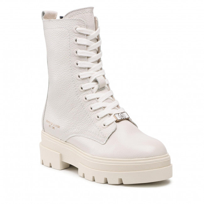 MONOCHROMATIC LACE UP BOOT