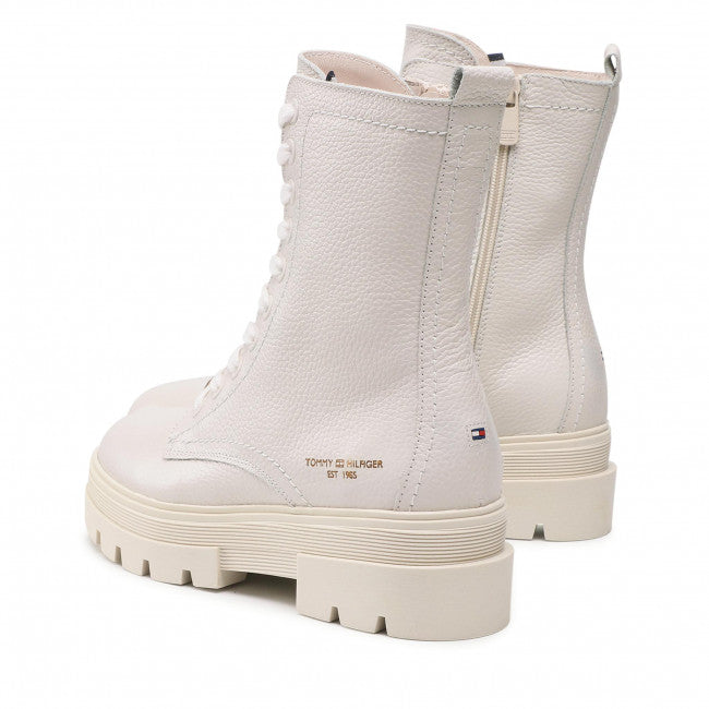 MONOCHROMATIC LACE UP BOOT