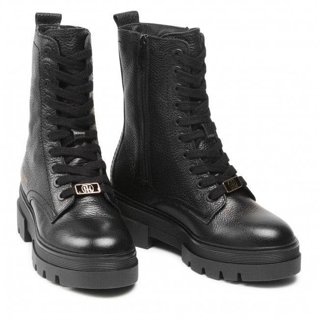 MONOCHROMATIC LACE UP BOOT
