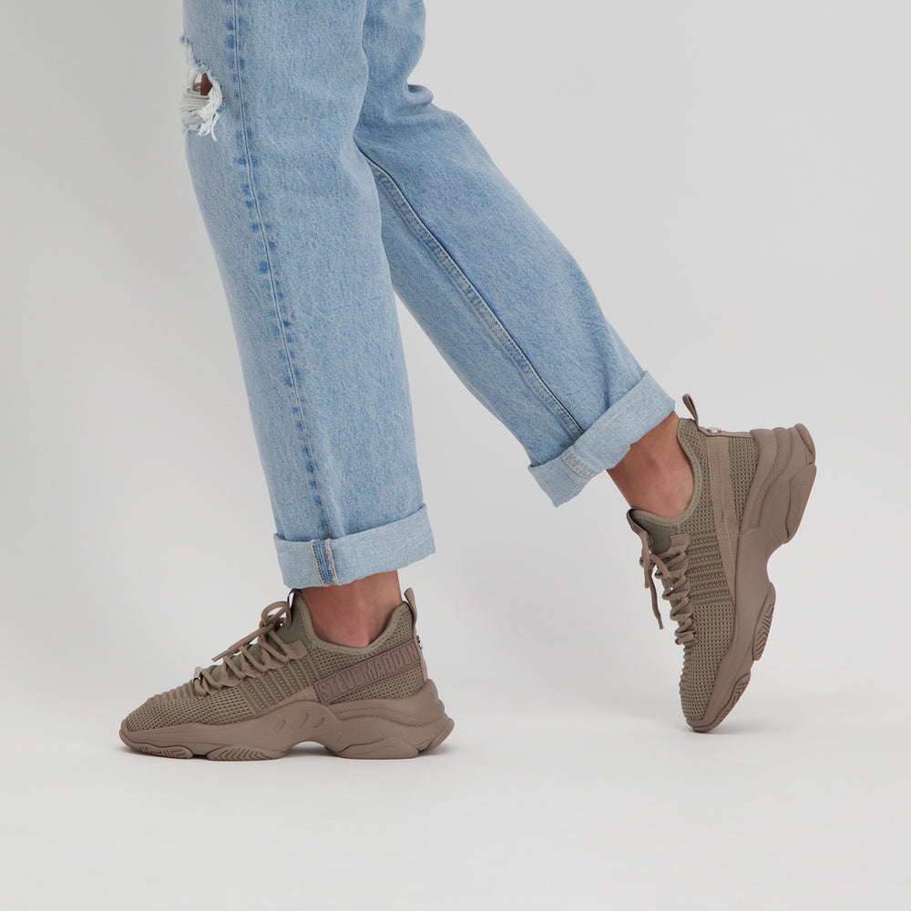 Mac-E Sneaker