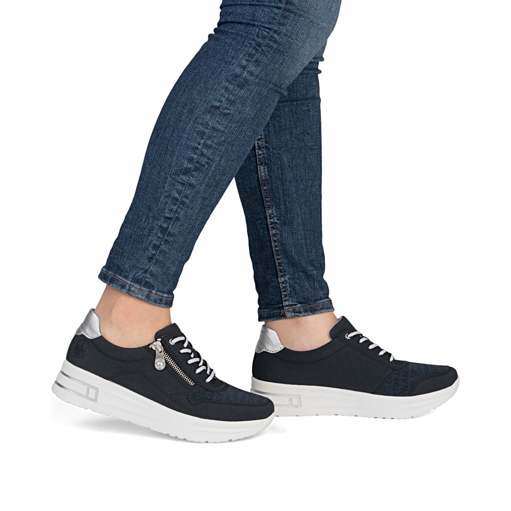Lightweight Zip Sneaker