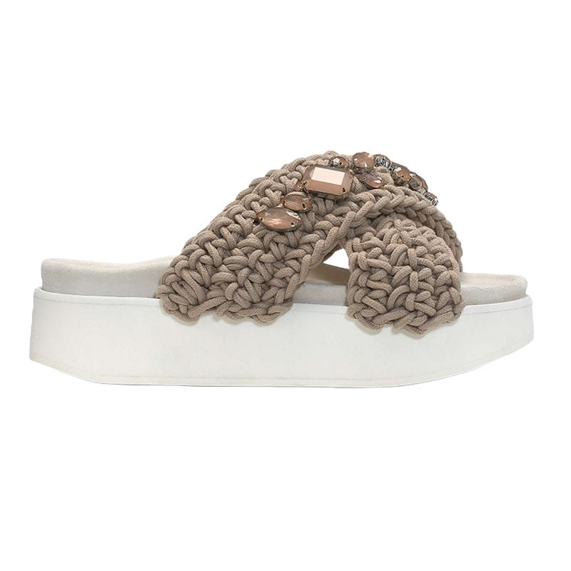 WOVEN STONES PLATFORM