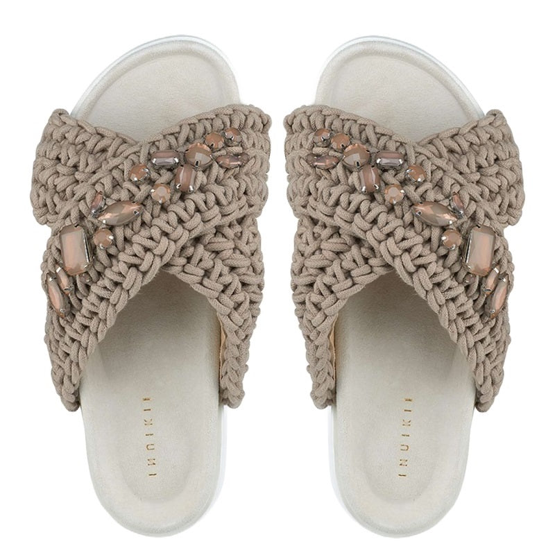 WOVEN STONES PLATFORM